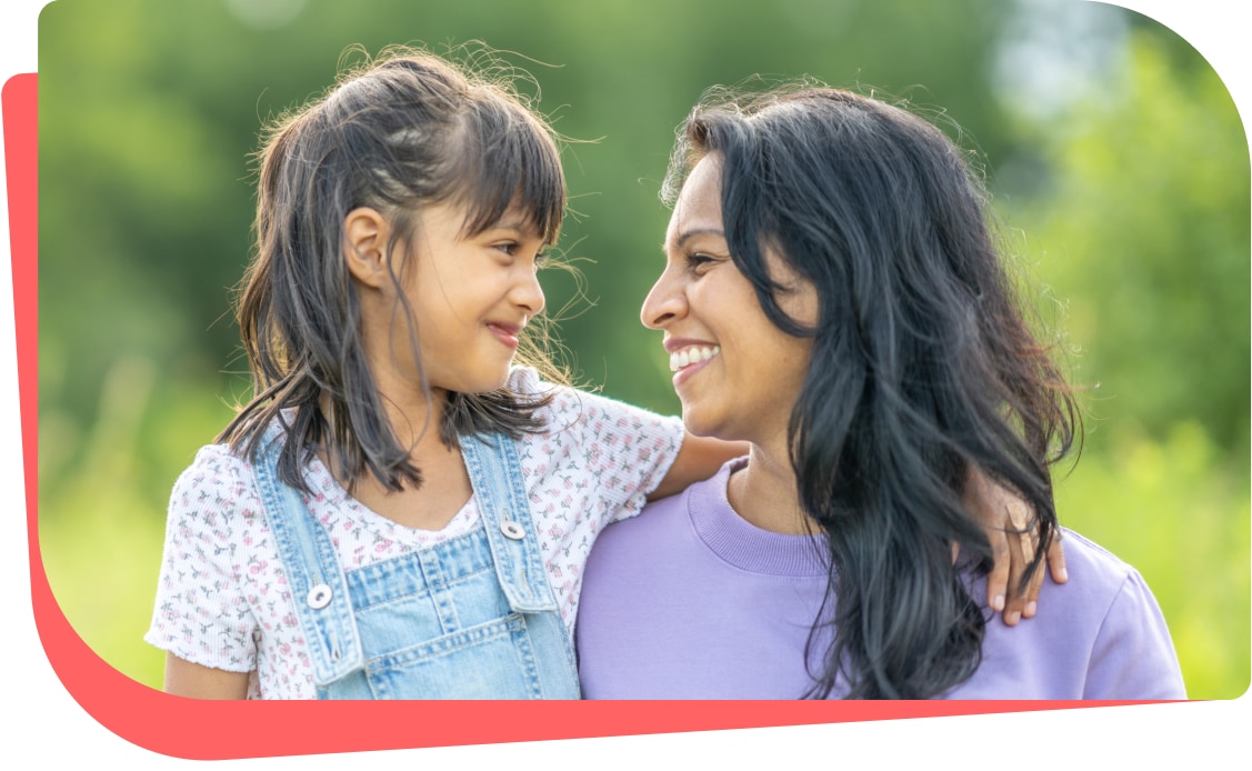 A family smiling together, representing Spanish-language therapy resources