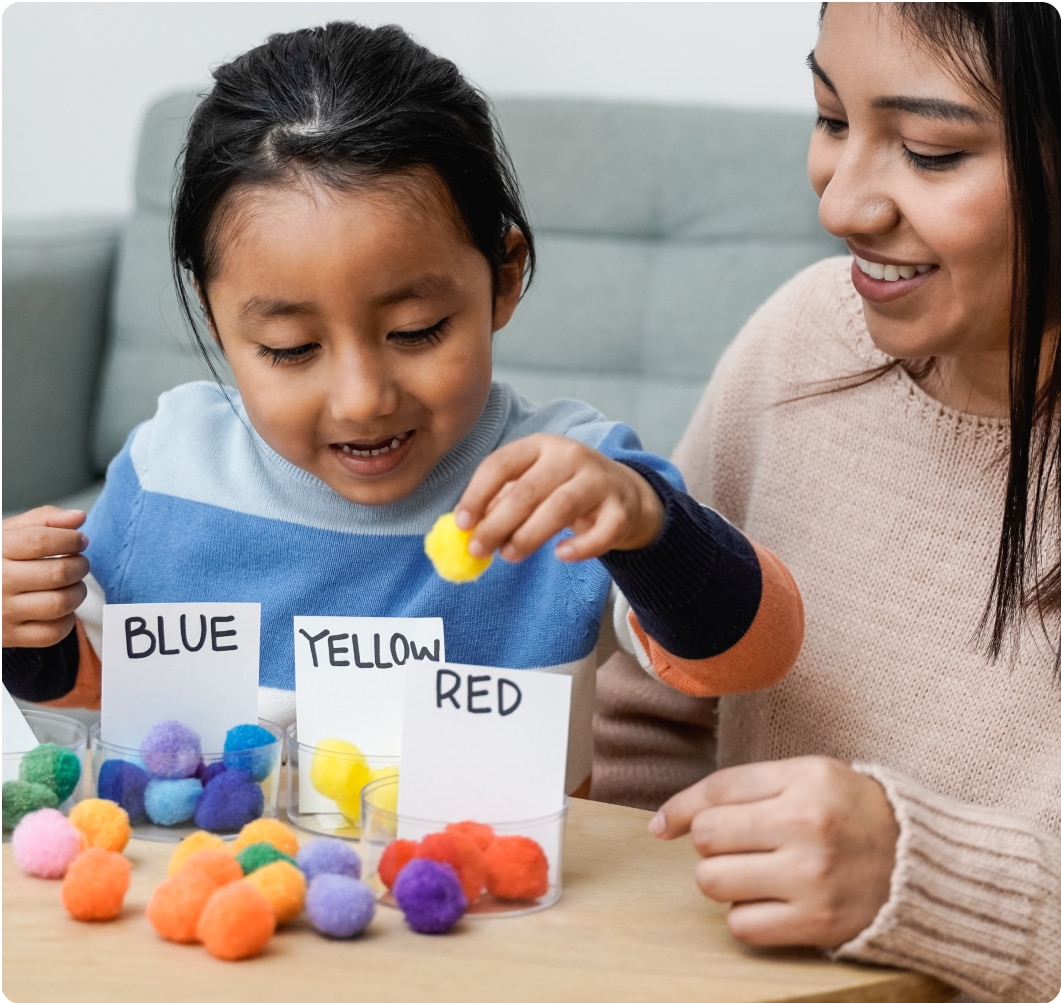 A family smiling together, representing Butterfly Effects' Spanish-language resources